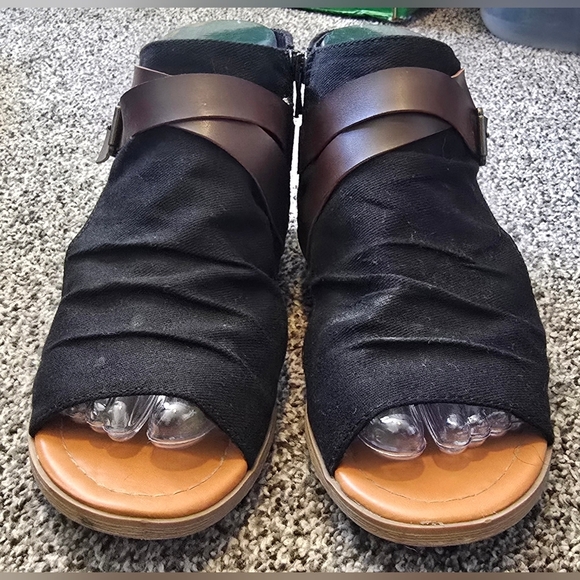 Soda Shoes Womens Size 7.5 Black Fabric Buckle Slip On Flat Sandal Slides - Picture 4 of 12